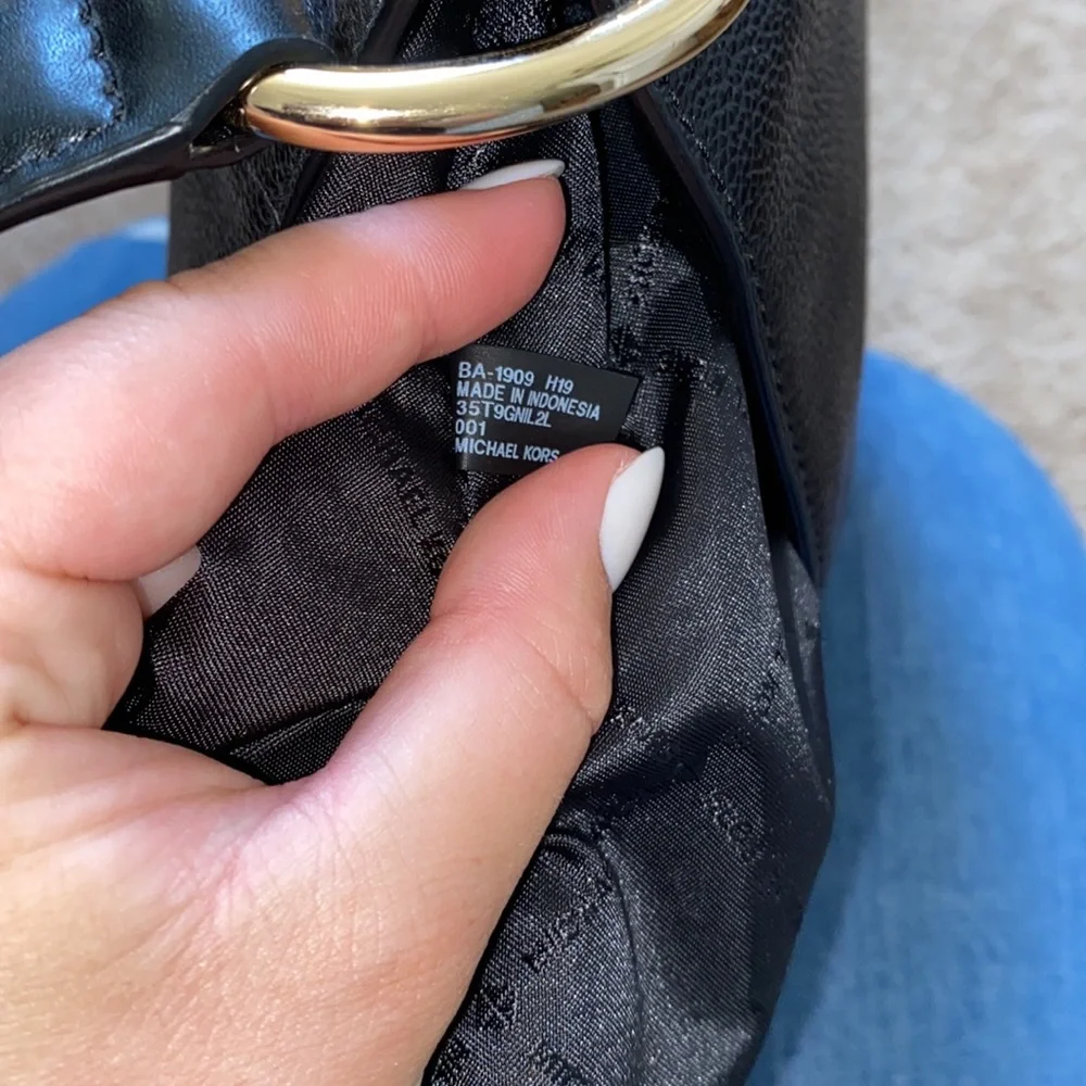 Michael Kors Nicole Leather Shoulder Bag - Picture 6 of 9